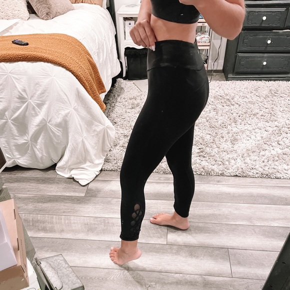 Lululemon Black Tye Mesh Leggings!! - Picture 9 of 11